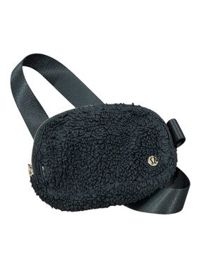 Lululemon Everywhere Belt Bag Textured Black Sherpa Fleece Gold Hardware